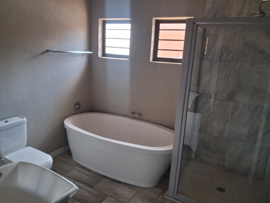To Let 3 Bedroom Property for Rent in Hillside Free State